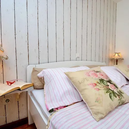 Apartment Bay Vrboska