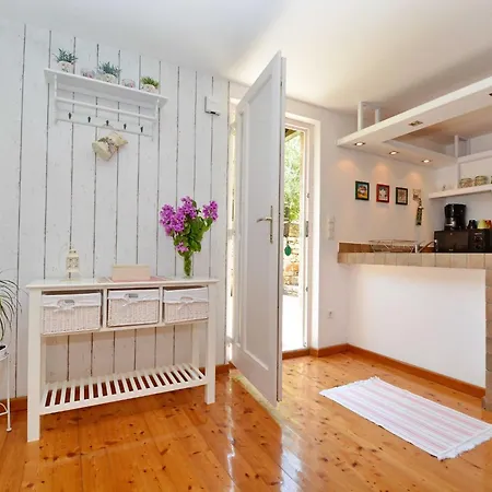 Bay Apartment *