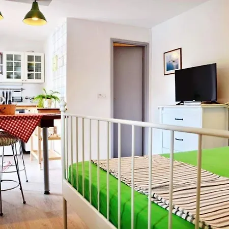 Apartment Bay